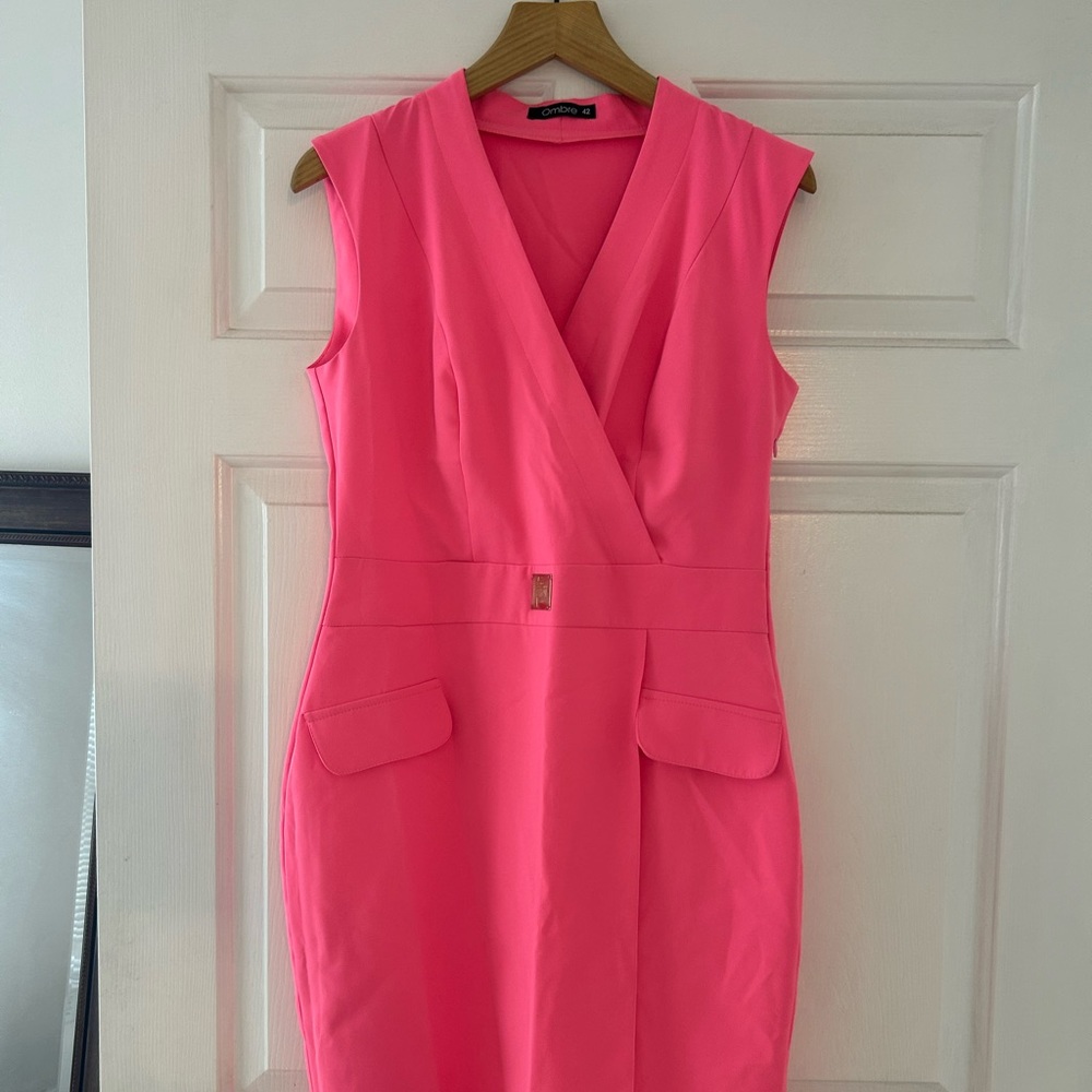Neon midi dress. Has a good stretch. New no tags. Size 42-Large